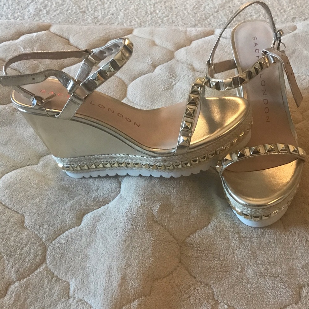 Sacha London Kristine Gold Wedges Size 8